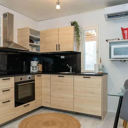 Kaepylinna A - 9 Hloe, Himos Laensihuippu Ski-inout