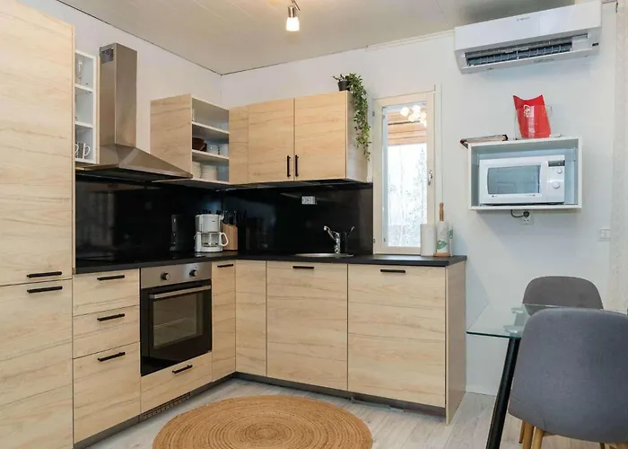 Kaepylinna A - 9 Hloe, Himos Laensihuippu Ski-inout